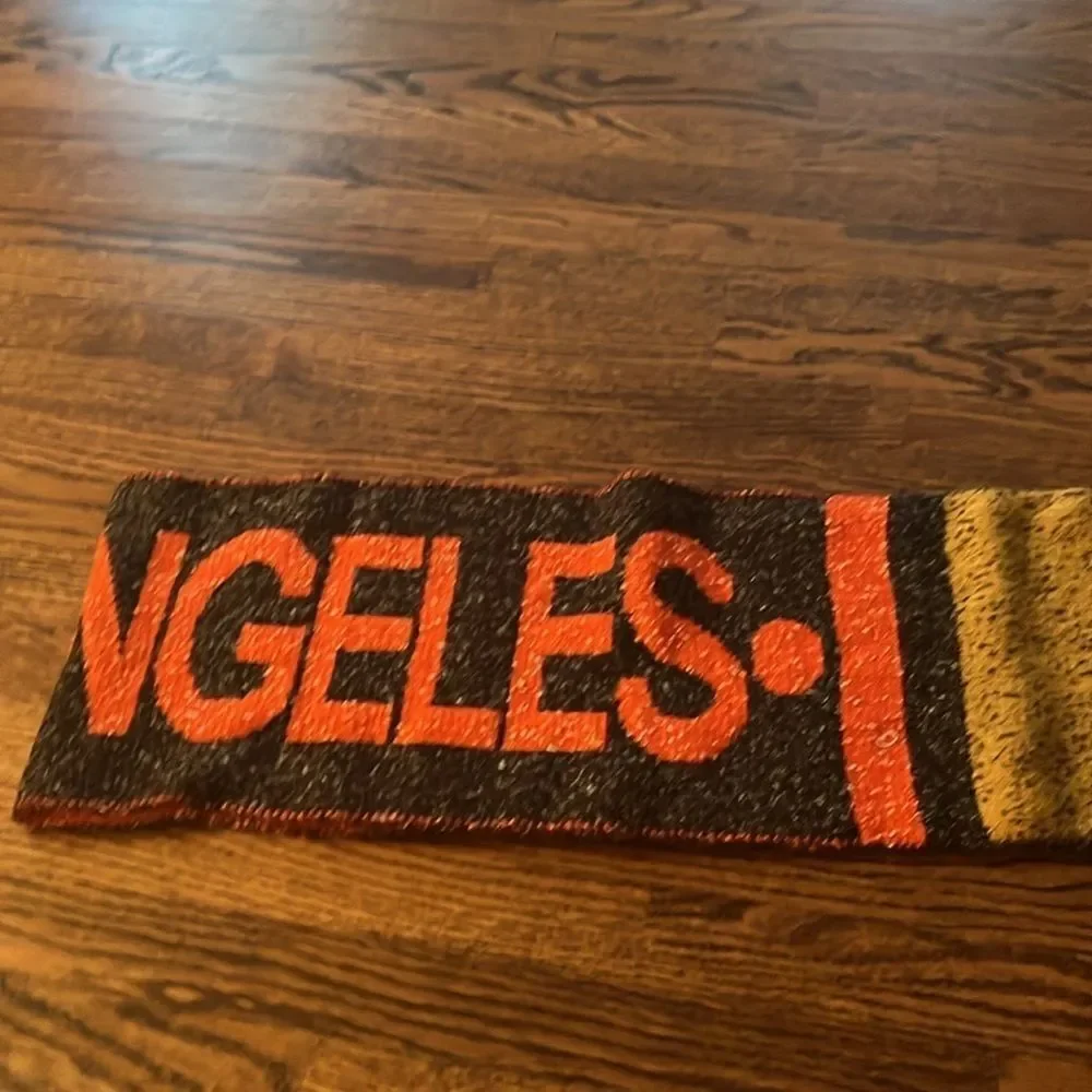 URBAN OUTFITTERS  Los Angeles Intarsia Soccer Scarf O/S